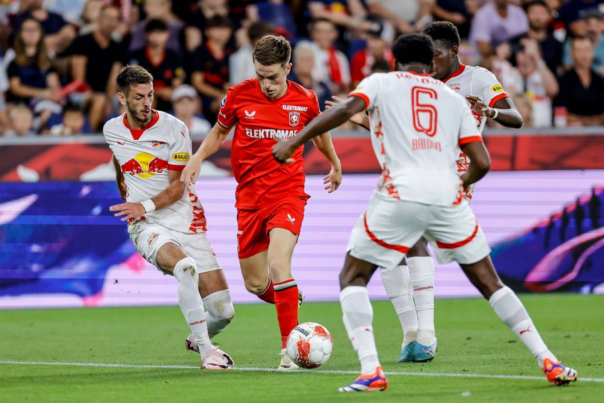 年轻游泳运 年轻游泳运